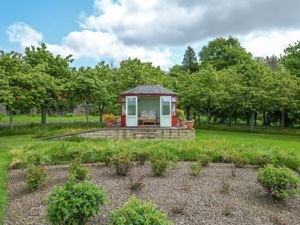 Photo 9- click for photo gallery